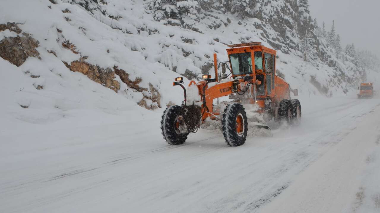 Konya yolunda kar kalınlığı 30 santime çıktı 3